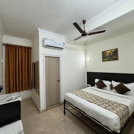 Airport Hotel Annexe New Delhi Exteriör bild