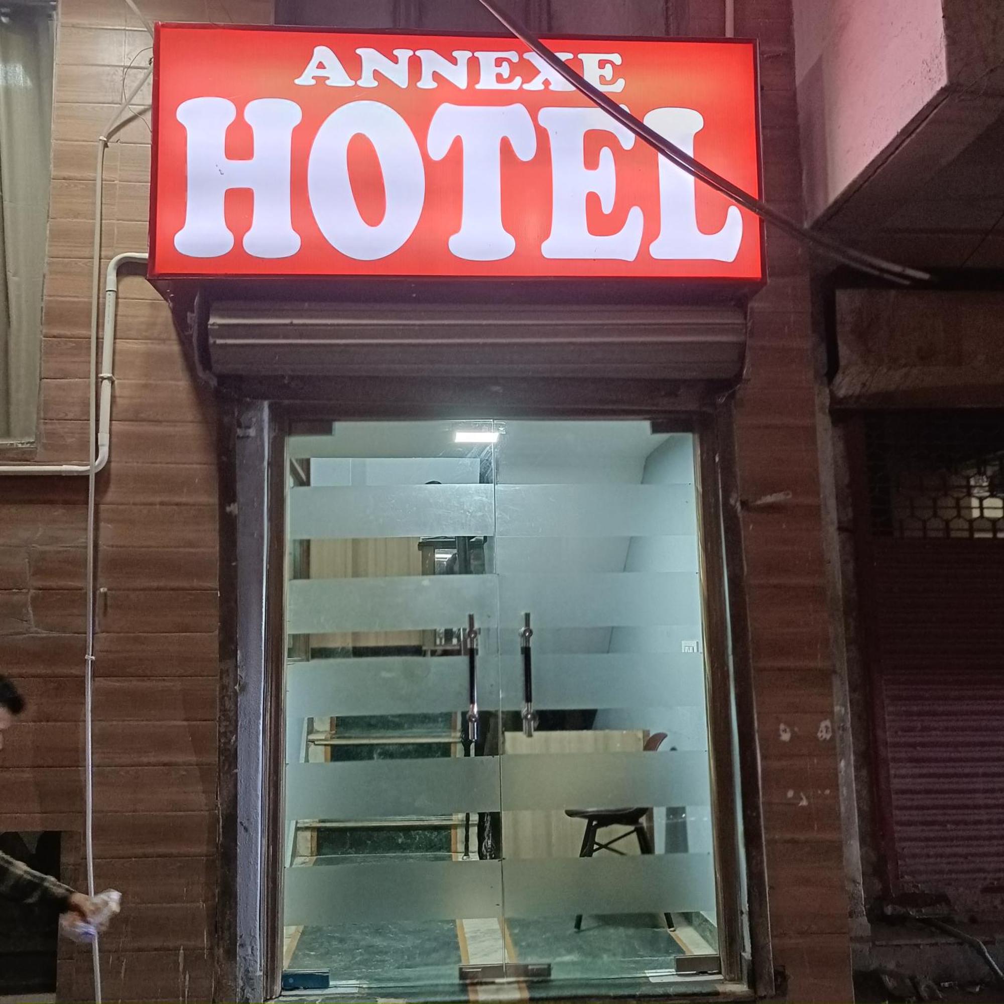 Airport Hotel Annexe New Delhi Exteriör bild