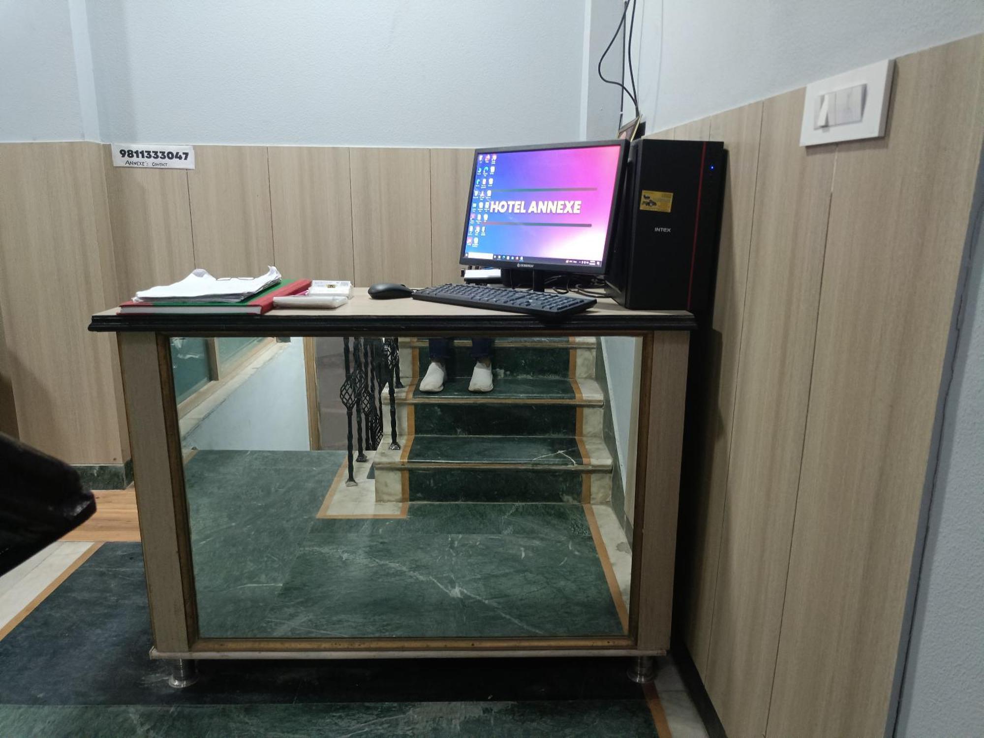 Airport Hotel Annexe New Delhi Exteriör bild